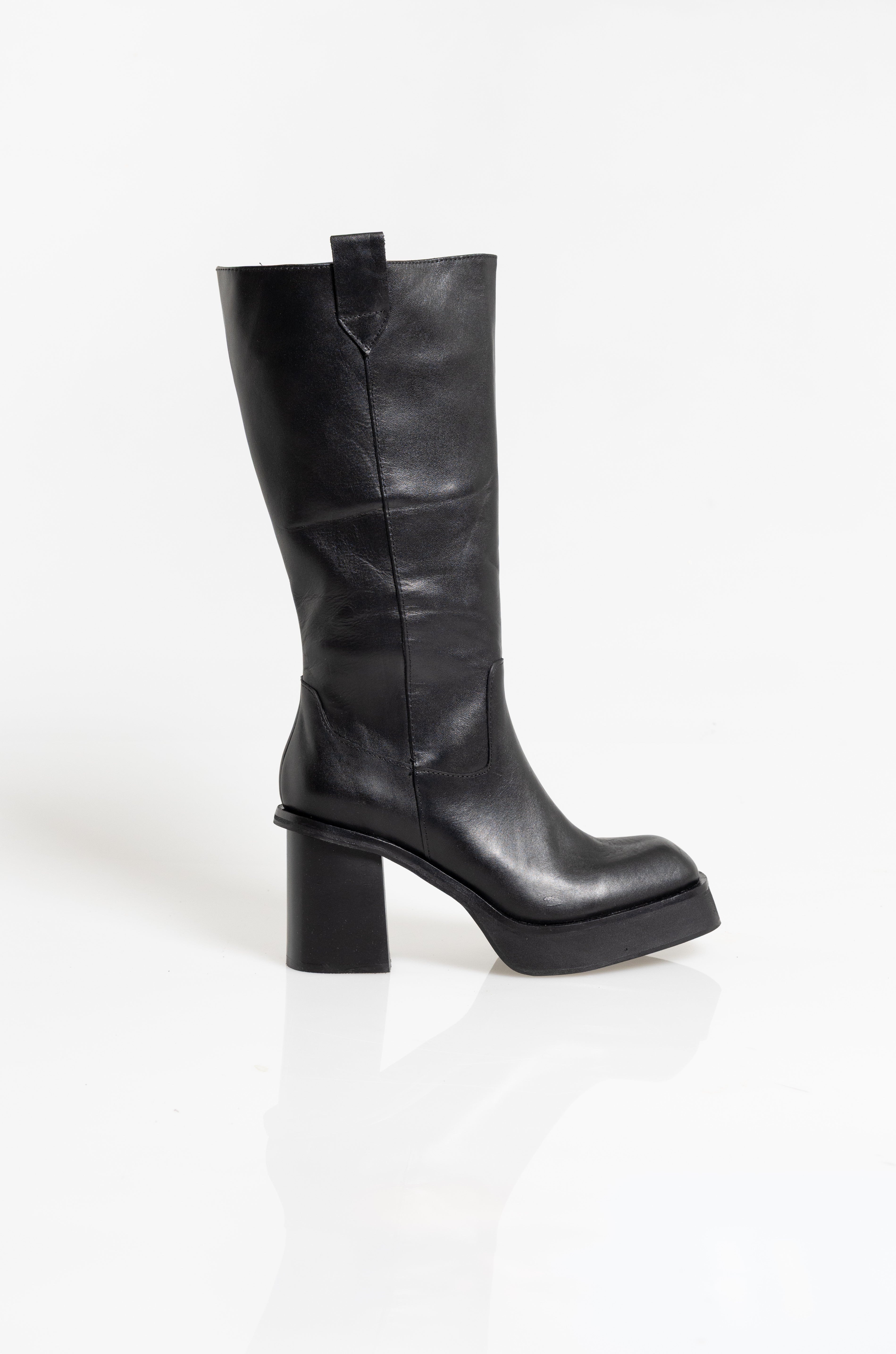 Chubut Black Leather