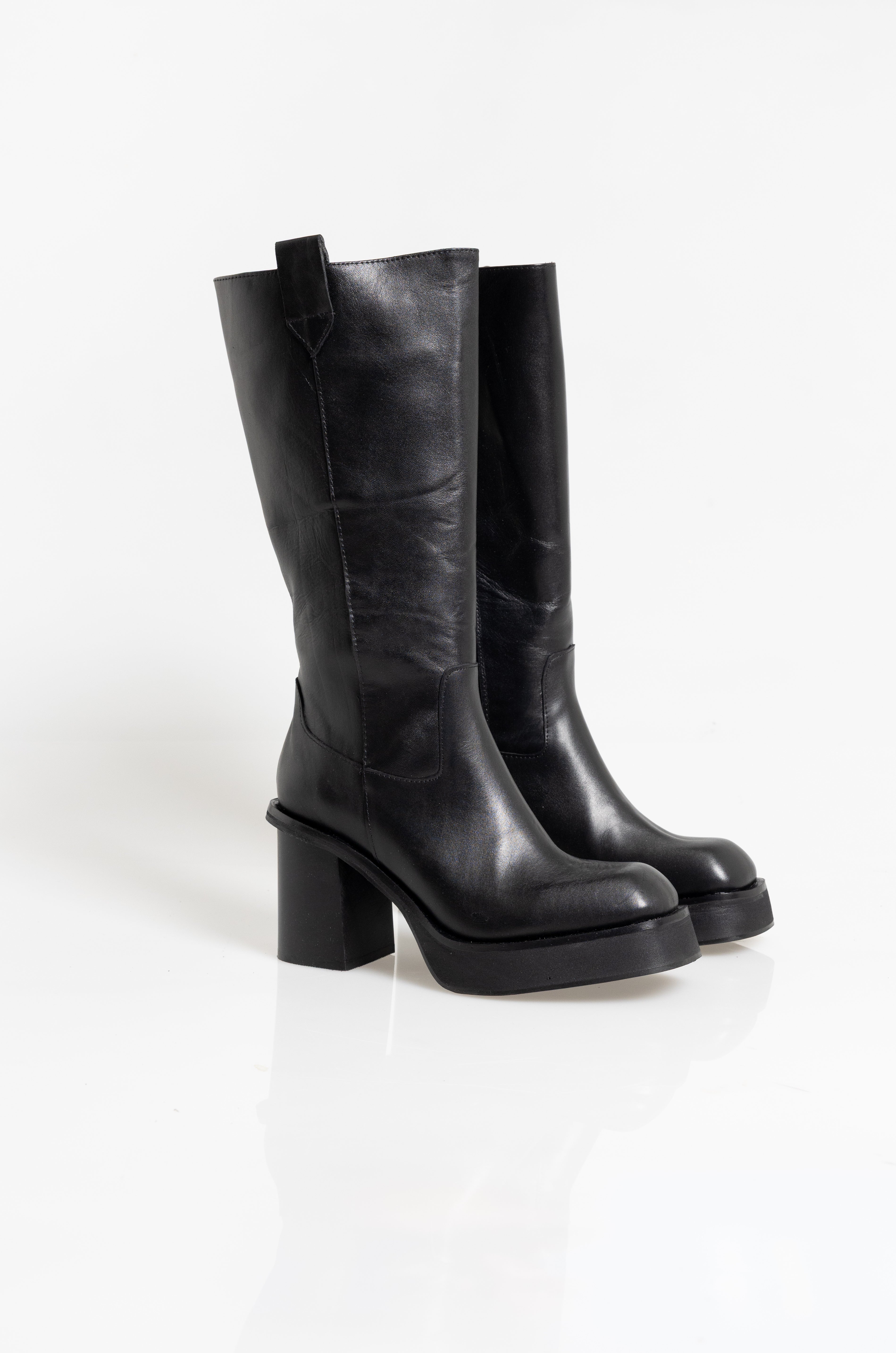 Chubut Black Leather