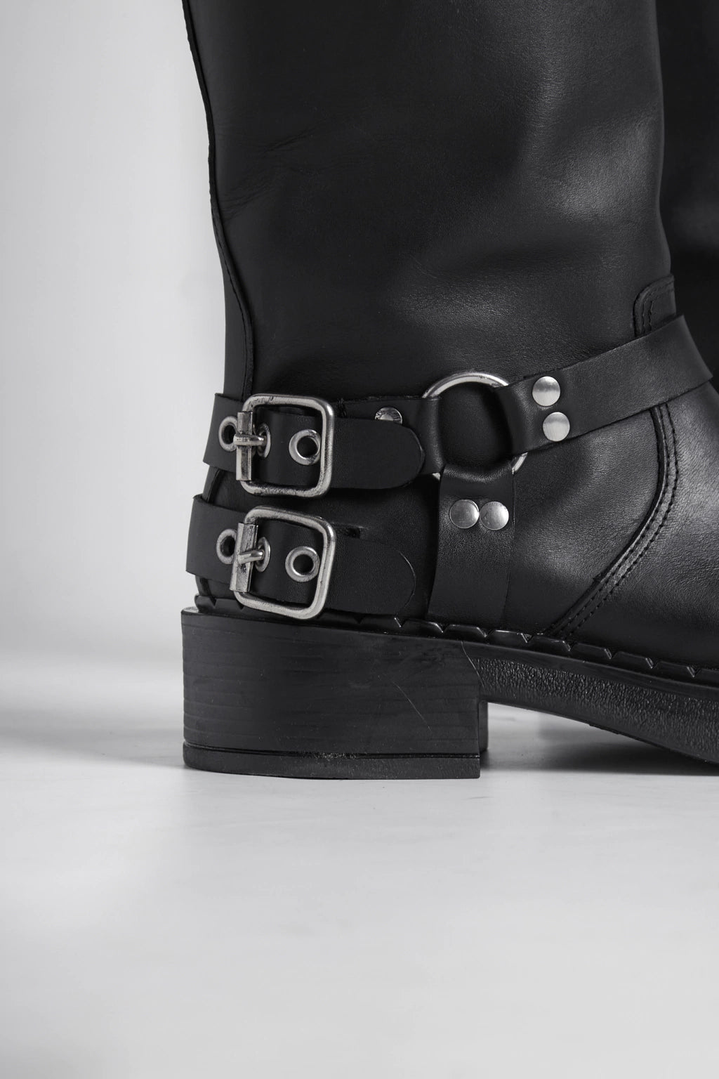 Artigas Black Leather